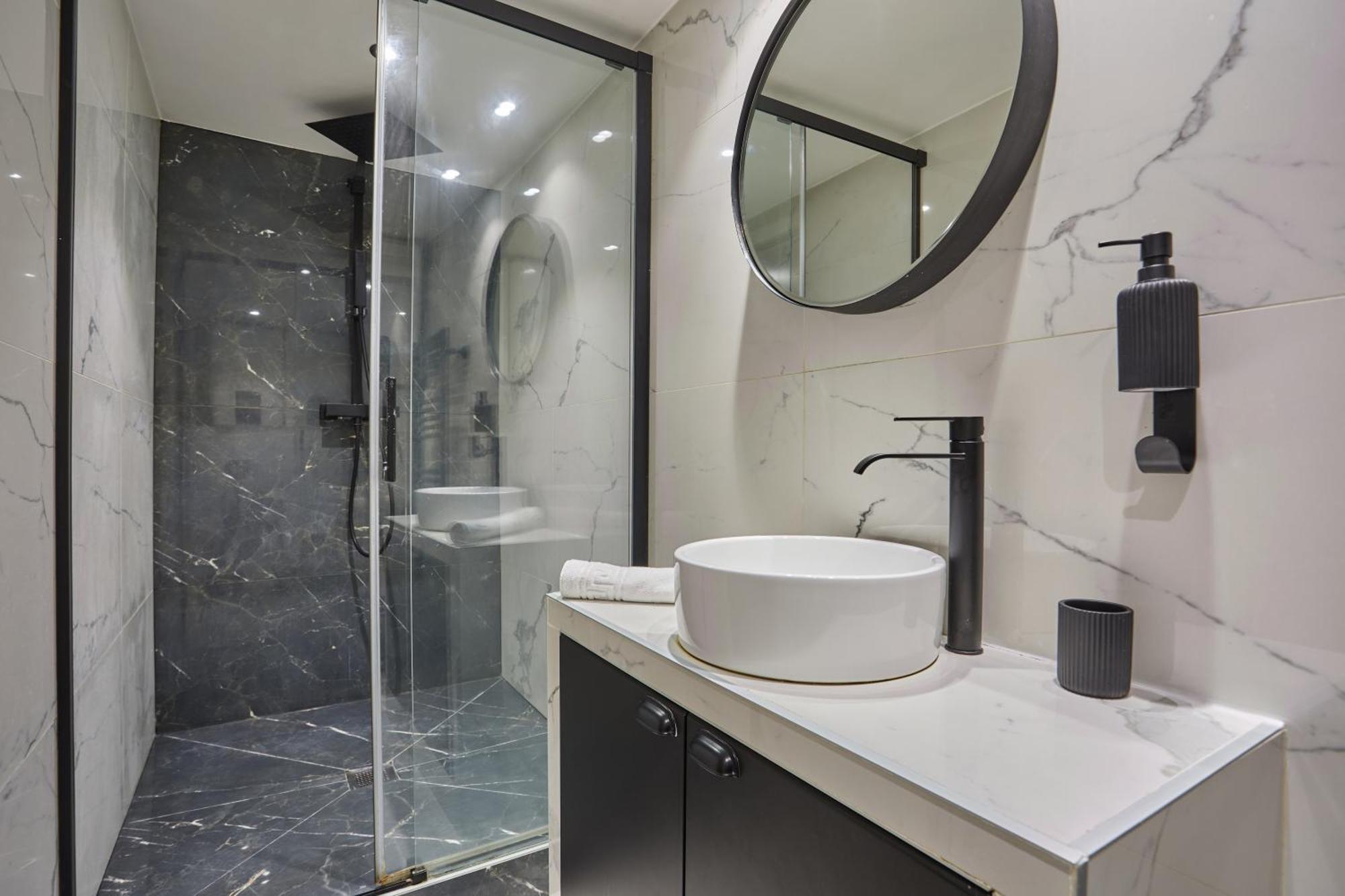 Apartment St Honore By Studio Prestige ปารีส ภายนอก รูปภาพ